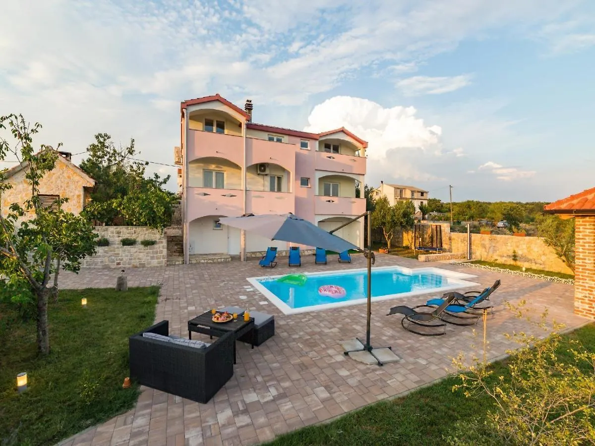 Guest House Mistral Radovin 0*,  Kroatien