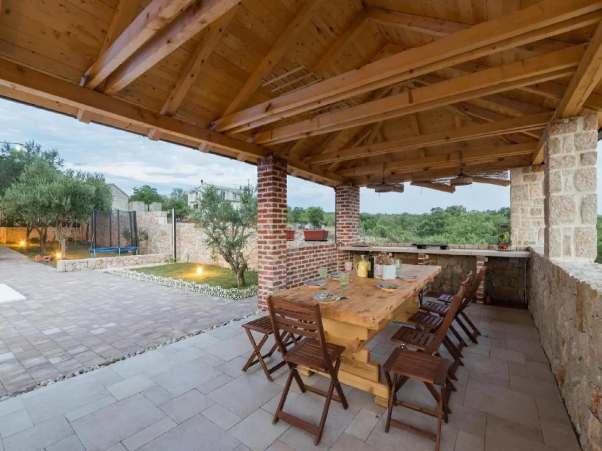 Guest House Mistral Radovin Kroatien