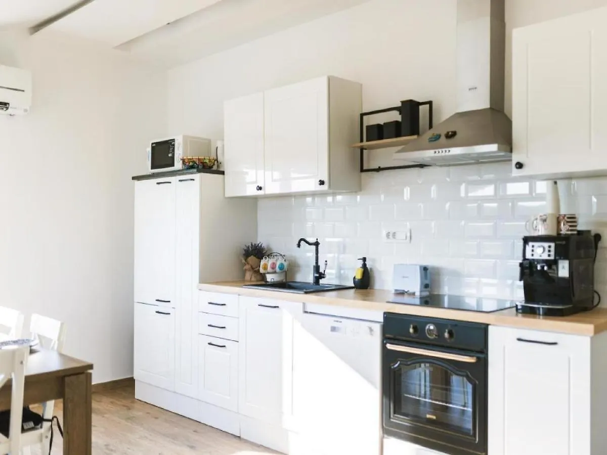 Guest House Mistral Radovin 0*,  Kroatien