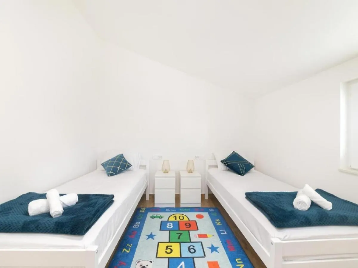Apartment Guest House Mistral Radovin