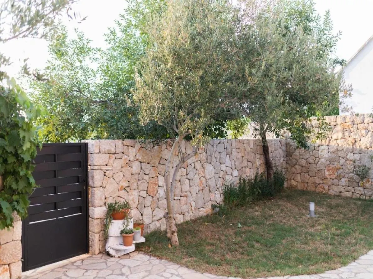 Guest House Mistral Radovin Apartment