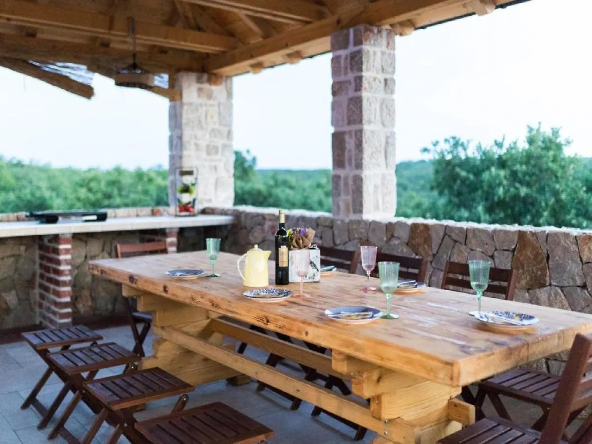 Apartment Guest House Mistral Radovin Croatia