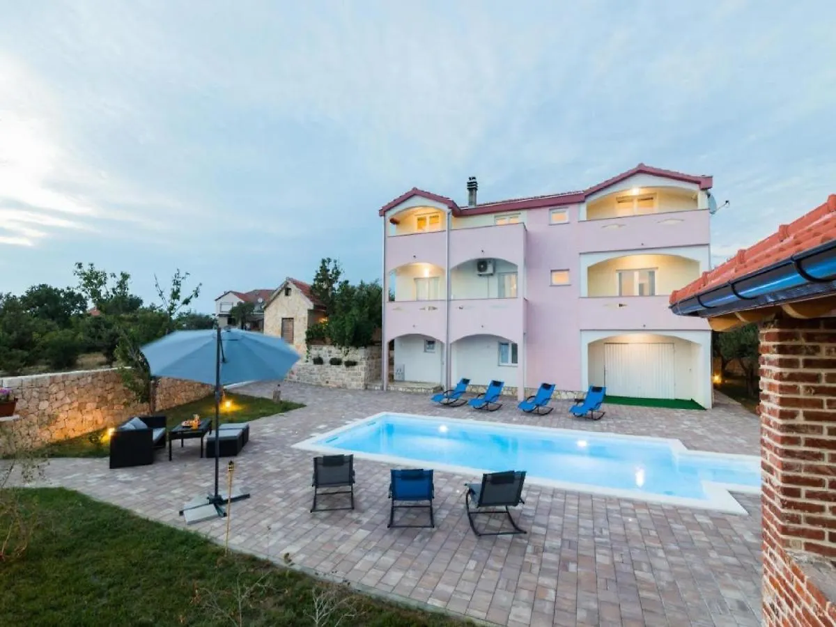 Apartment Guest House Mistral Radovin